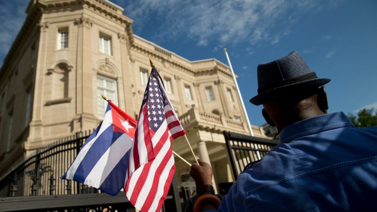 USA Kuba vlajky veľvyslanectvo 1140 (TASR)